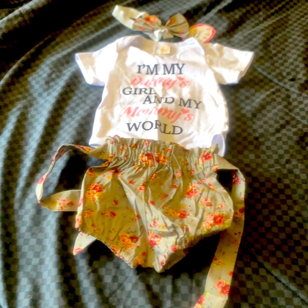 Three-piece outfit with tags!!! Size 2T